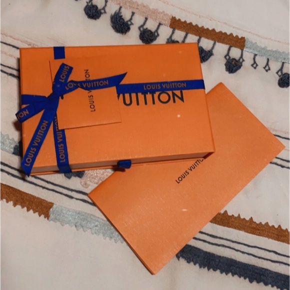 100% Authentic! LV Monogram Mini Pochette Bag w/ Box, & Dustbag Made in France - Picture 5 of 13